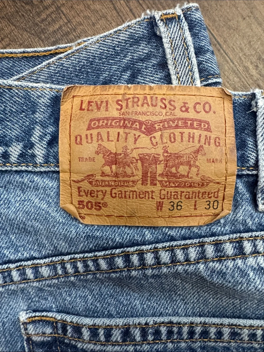 Vtg Levi’s 505 Regular Fit Straight Leg